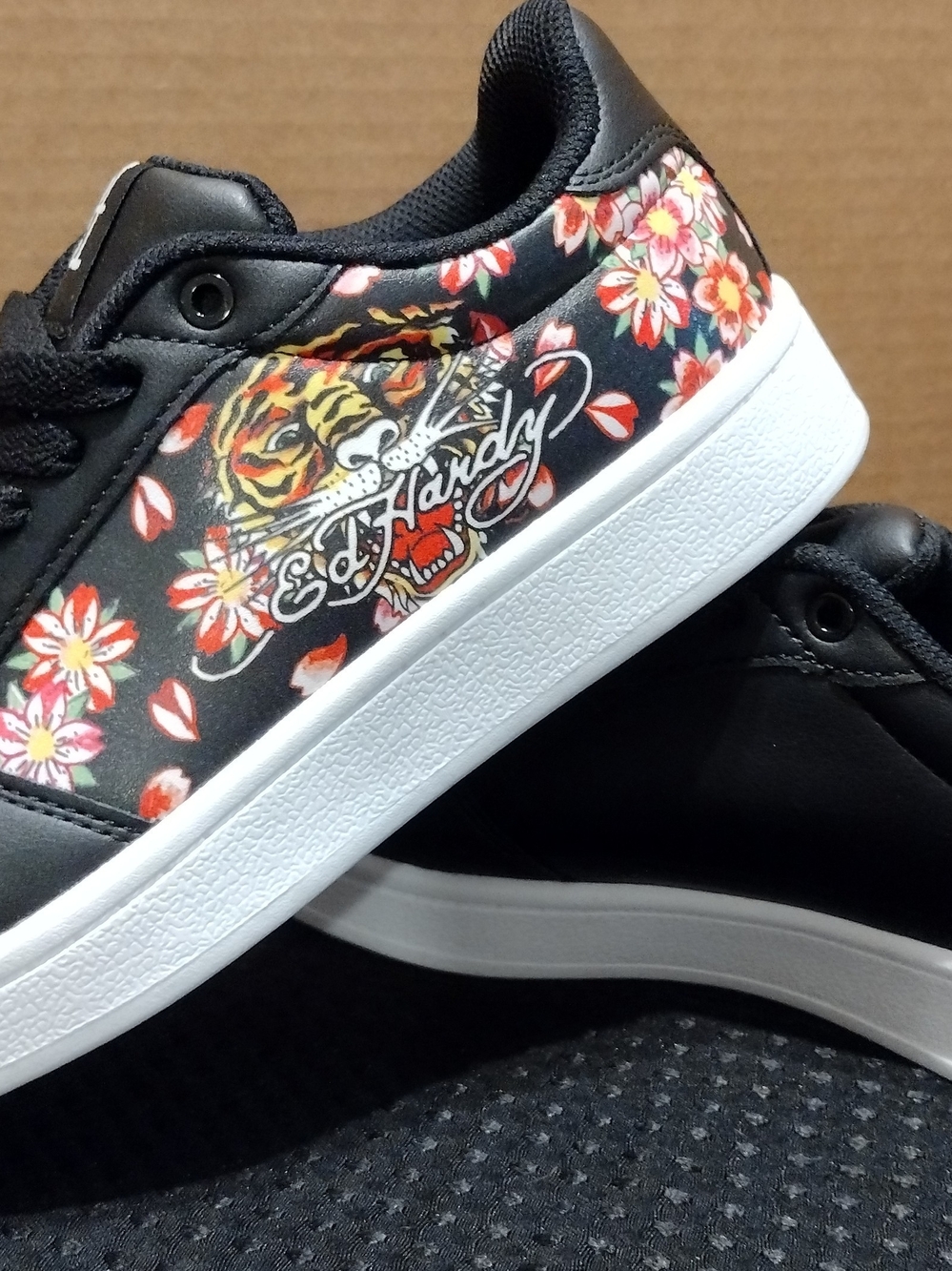 Ed Hardy Women's Black Floral Tiger Low-Top Sneakers Size 7